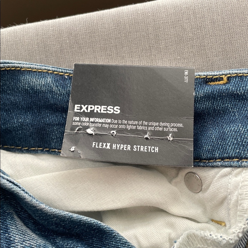 Express Cropped Flare High Rise Women’s Jeans Size S (Long) - Picture 5 of 9